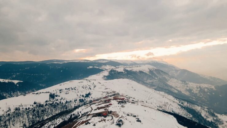 Trabzon’un yaylalarından kar manzaraları
