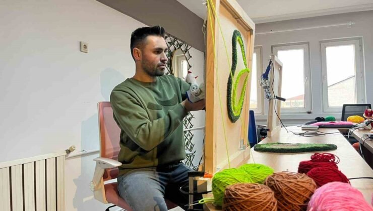 Tüm birikimi ile açtığı halı dokuma atölyesinde hayallerini kumaşa döküyor