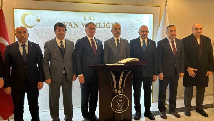 Ulaştırma ve Altyapı Bakanı Uraloğlu, Van’a geldi