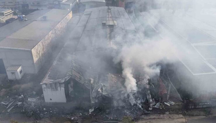 Uşak’ta iplik fabrikasında çıkan yangın büyümeden söndürüldü