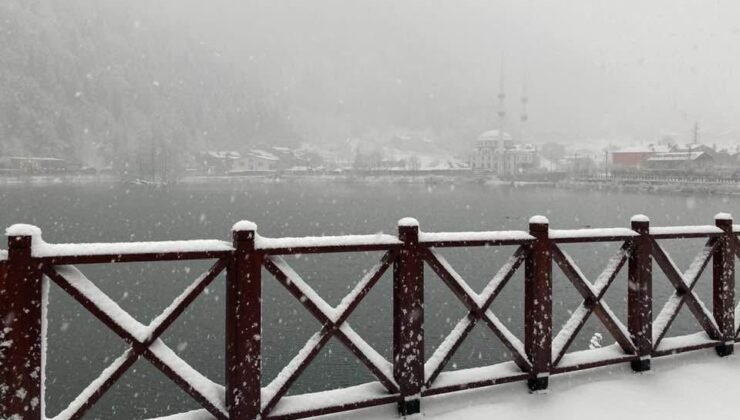 Uzungöl beyaz gelinliğini giydi, kar kalınlığı 15 santimetreye ulaştı