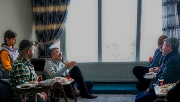 Vali Ali Çelik’ten Şehit Er Halit Tatlı’nın ailesine ziyaret