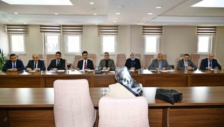 Vali Çiçek halk gününde vatandaşların sorunlarını dinledi