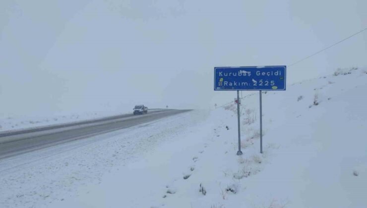 Van’da 102 yerleşim yerinin yolu ulaşıma kapandı