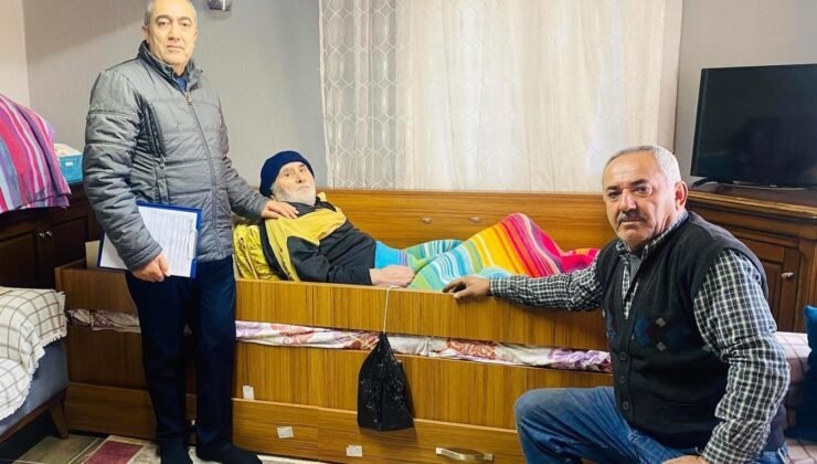 “Vatandaşa hizmet, Hakk’a hizmettir” diyerek yaşlıların ayağına gidiyor