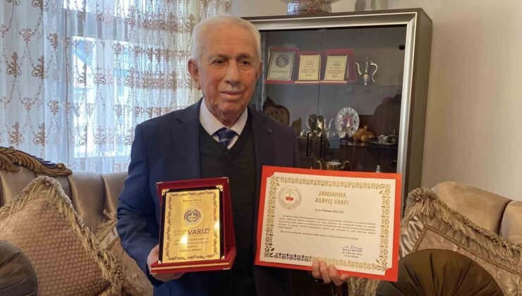 Yaşlı adam son birikimi olan 10 Cumhuriyet altınını jandarmaya bağışladı