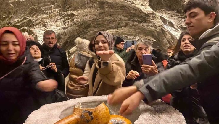 Yerin 150 metre altındaki bu mağarada şifa arıyorlar
