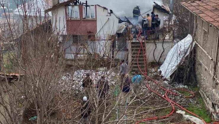 Yozgat’ta binada çıkan yangında yoğun duman gökyüzünü kapladı