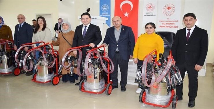 128 yetiştirici süt sağım makinesi ile buluştu