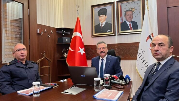 25 yıllık Vali Hüseyin Aksoy’dan veda konuşması