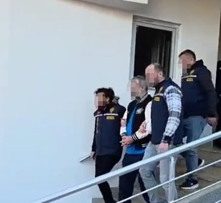 543 yıl 9 ay hapis cezası bulunan firari Antalya’da yakalandı