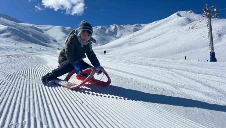 Abalı Kayak Merkezi yarıyıl tatilinde çocuklarla şenlendi