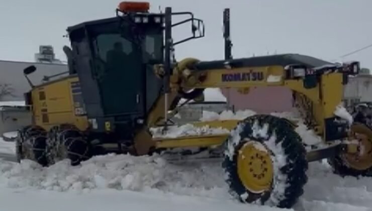 Adıyaman’da karla mücadele aralıksız sürüyor