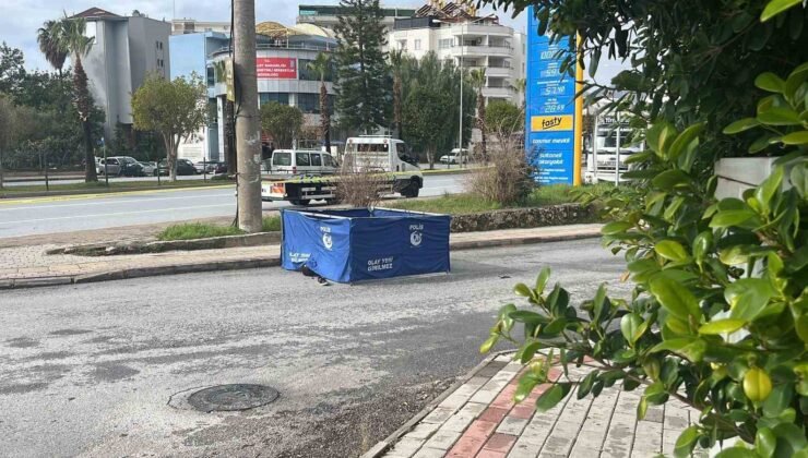 Alanya’da ölümle sonuçlanan trafik kazası güvenlik kamerasına yansıdı