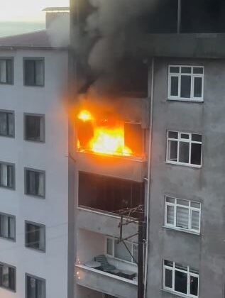 Arhavi’de apartman dairesinde yangın paniği