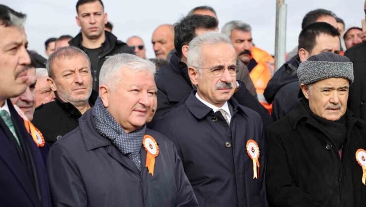Bakan Uraloğlu: “Bölünmüş yol ağını 30 bin kilometrenin üzerine çıkarmanın gururunu yaşıyoruz”
