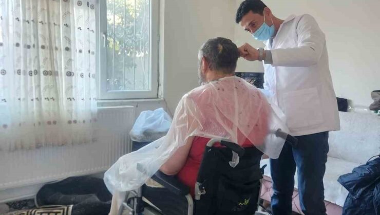 Balıkesir’de ’yakın berber’ uygulaması: İlçe ilçe dolaşarak hizmete devam ediyor