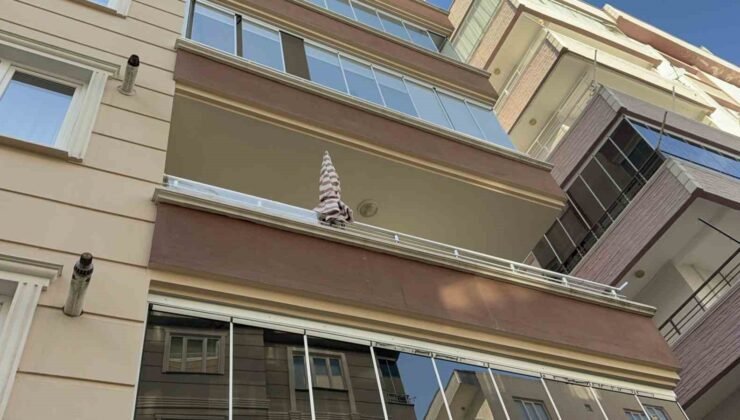 Balkondan düşen yaşlı kadın hayatını kaybetti