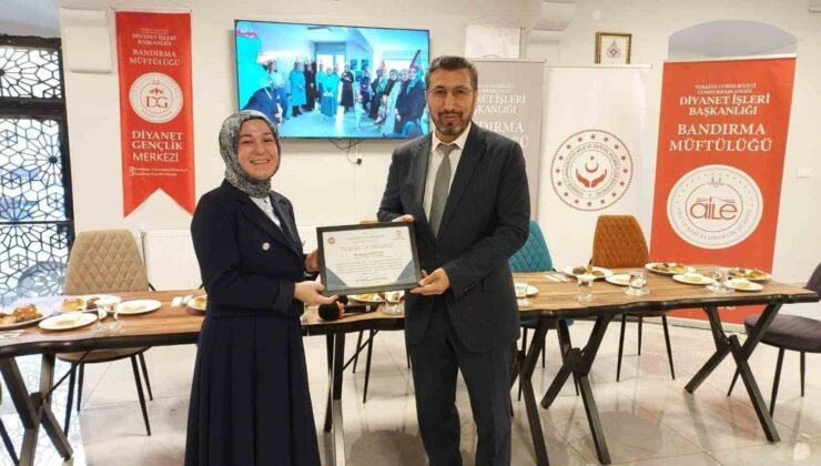 Bandırma’da veli seminerlerinde ilk grup belgelerini aldı