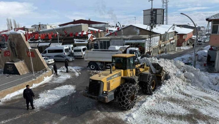 Başkale’de karla mücadele çalışması