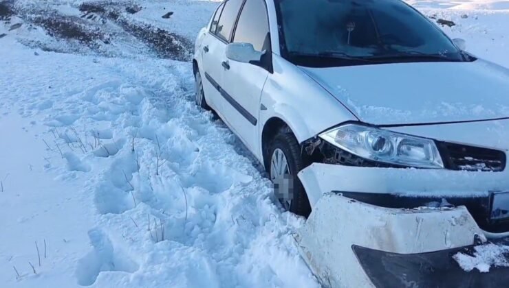 Başkale’de otomobil şarampole düştü