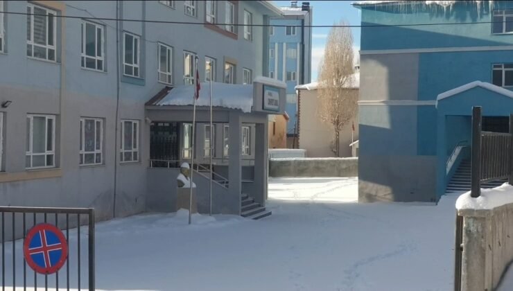 Başkale’de taşımalı eğitime 1 gün ara verildi