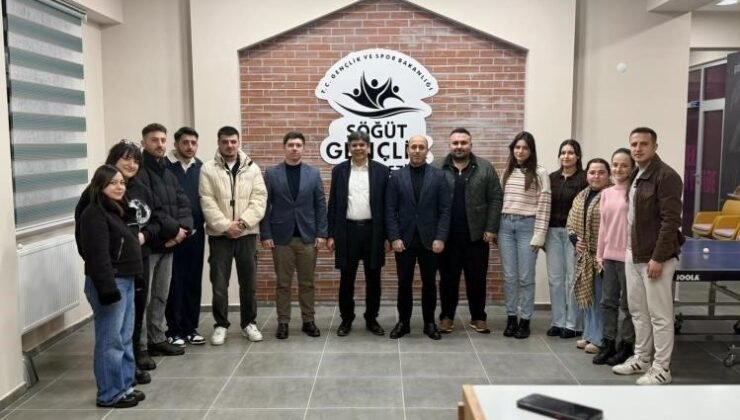 Başkan Durgut gençlerle Gençlik Merkezi’nde buluştu