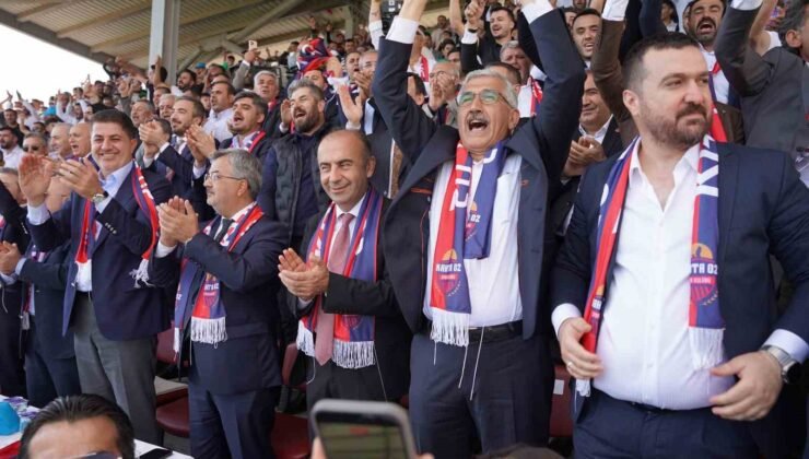 Başkan Hallaç’tan Kahta02 Spor için güçlü destek çağrısı