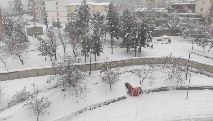 Batman’da bir ilçede eğitime kar tatili