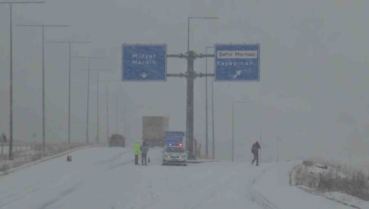 Batman’da kar teyakkuzu: Ayrancı Geçidi’nde “zincir” denetimi, köy yollarında kurtarma operasyonu