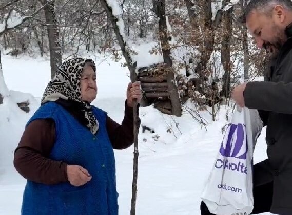 Belediye başkanı kaybolan emanetin parasını cebinden ödedi