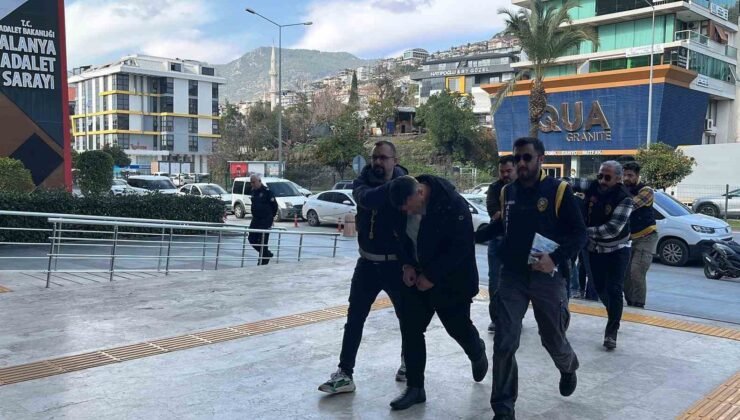 Bıçak ve zincirlerin kullanıldığı kavganın şüphelileri adliyeye sevk edildi