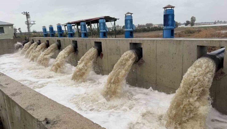Binlerce dönüm arazi selden kurtuldu, su pompaları yağmur suyunu böyle boşalttı