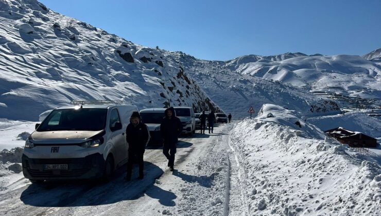 Birçok araç mahsur kaldı
