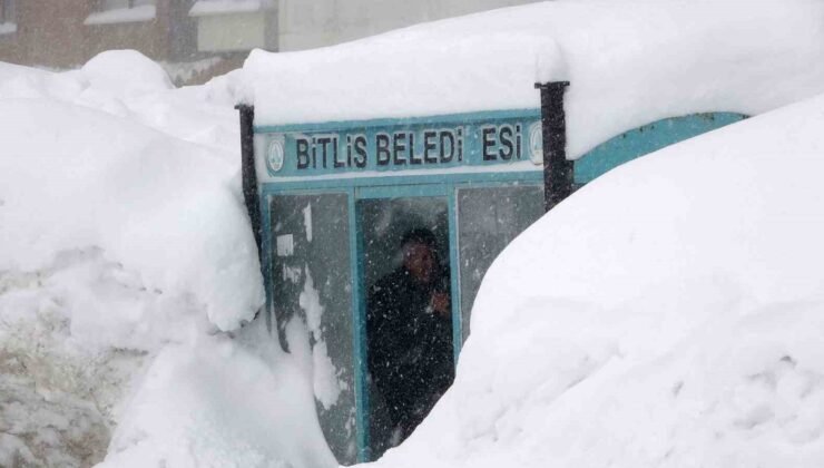 Bitlis’te kar, tipi ve fırtına: 211 köy yolu ulaşıma kapandı