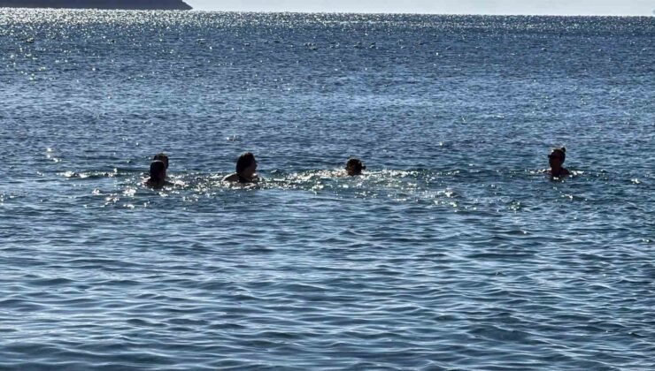Bodrum’da yeni yılın ilk gününde denize girdiler