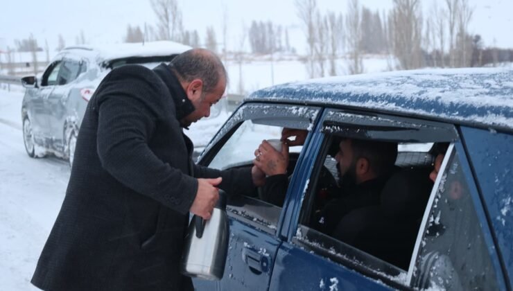 Bünyan Belediyesi kar mesaisindekilerin içini ısıttı