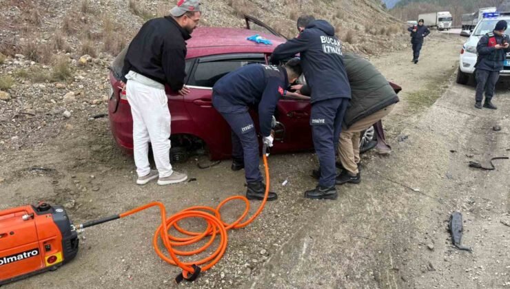 Burdur’da 3 otomobil çarpıştı: 4 yaralı