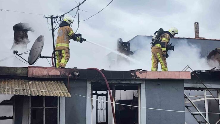 Bursa’da müstakil evde yangın: Dumandan etkilenen yaşlı adam hastaneye kaldırıldı