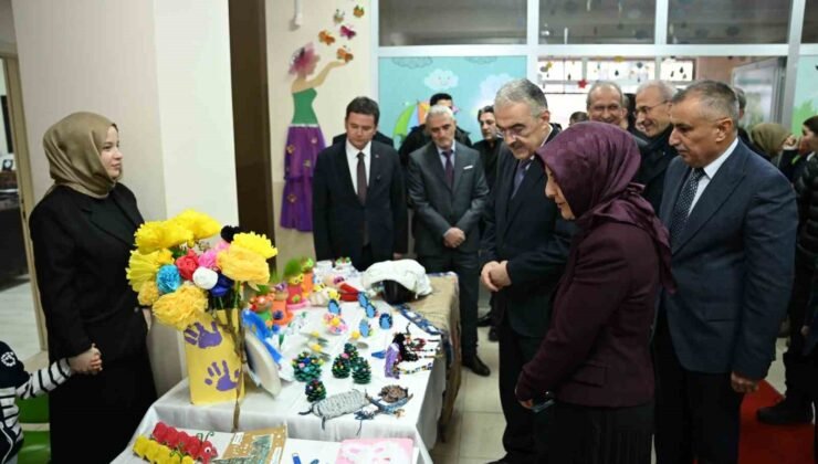 Bursa’da öğrencilerin karne heyecanı