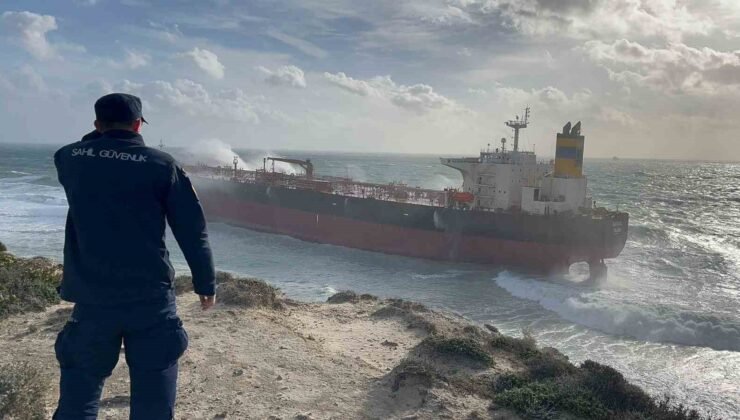 Çanakkale Valiliği: “Geminin su almadığı, personelin durumunun iyi olduğu, deniz kirliliğinin meydana gelmediği belirlendi”