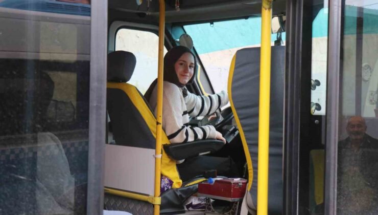 Çocuk yaşta muavinlik yaparak başladı, şimdi minibüs direksiyonunda kadınlara ilham oluyor