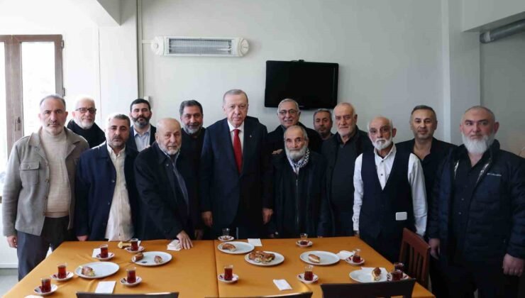 Cumhurbaşkanı Erdoğan spor kulübünü ziyaret etti