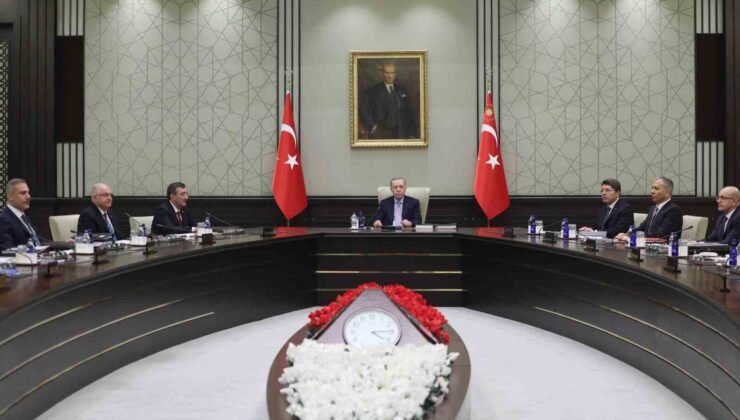 Cumhurbaşkanı Recep Tayyip Erdoğan başkanlığındaki yılın ilk Milli Güvenlik Kurulu (MGK) toplantısı Beştepe’de başladı.