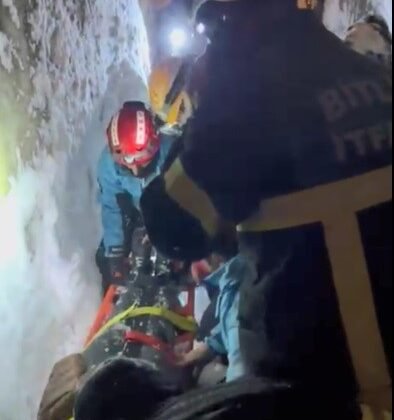 Damda kar temizlerken üzerlerine çığ düştü