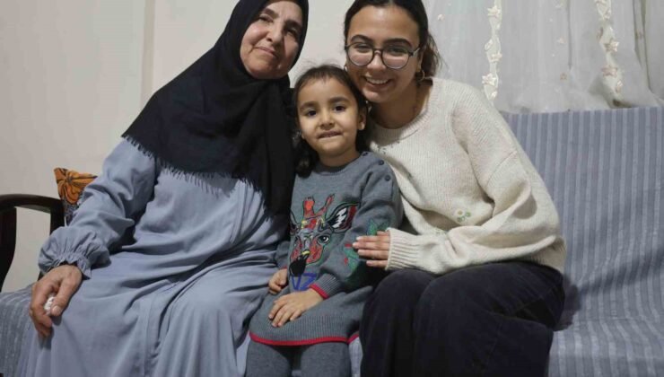 Depremde 3 evladını kaybeden acılı anne, çocuklarının kendine emaneti olan torunlarıyla hayata tutundu