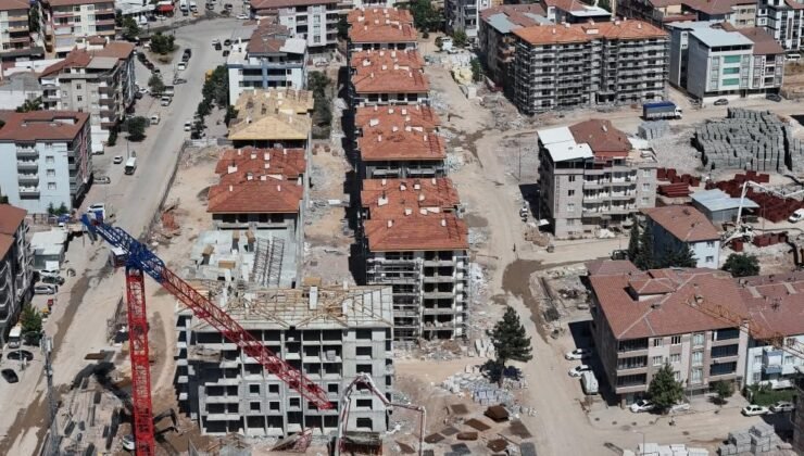 Depremde 35 kişinin hayatını kaybettiği Velioğlu Apartmanı ve Meral İş Hanı davalarında karar