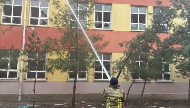 Diyarbakır’da boş okulda yangın