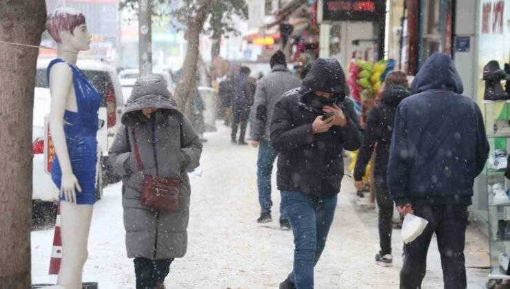 Elazığ’da beklenen kar yağışı başladı