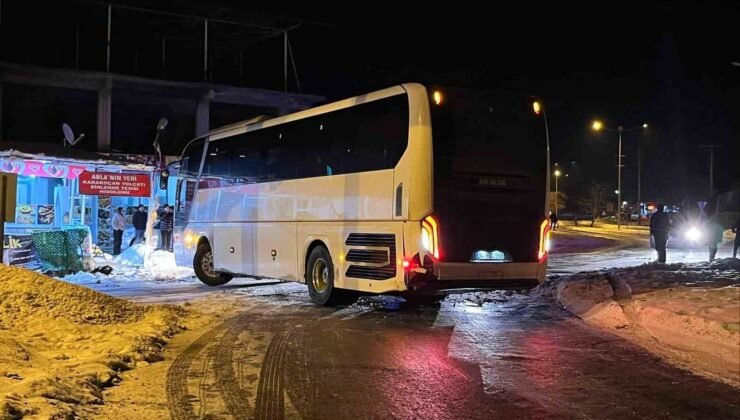 Elazığ’da facianın eşiğinden dönüldü: Otobüs devrilmekten son anda böyle kurtuldu